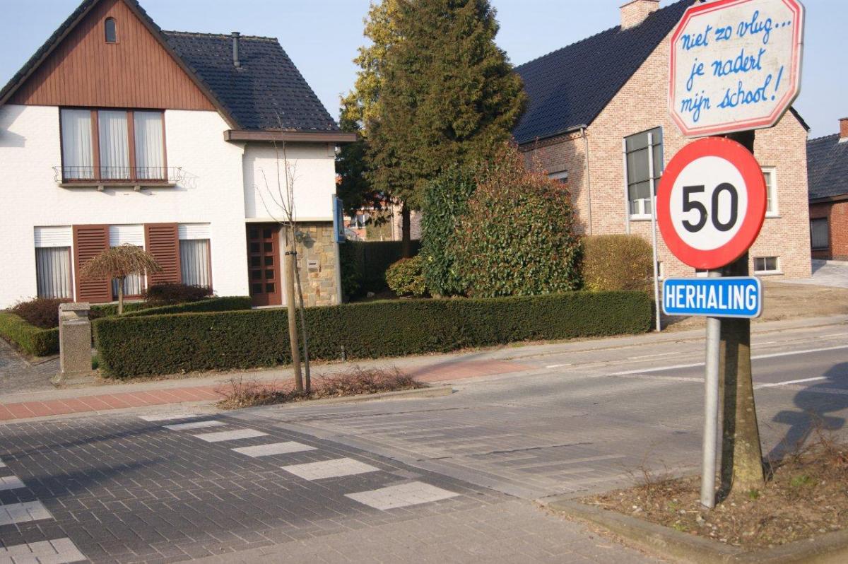 Puursesteenweg bord